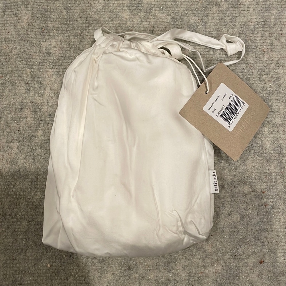 Two pillow cases ettitude sateen